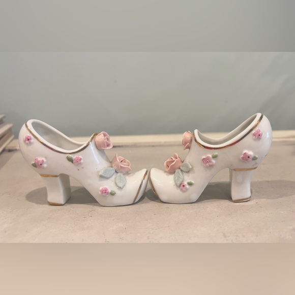 VINTAGE BONE  CHINA ROSE SHOES TRINKETS DECOR FEMININE DANITY - Picture 6 of 8